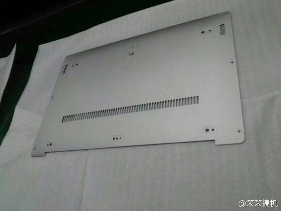 小米筆記本？看樣子面板是鋁模具